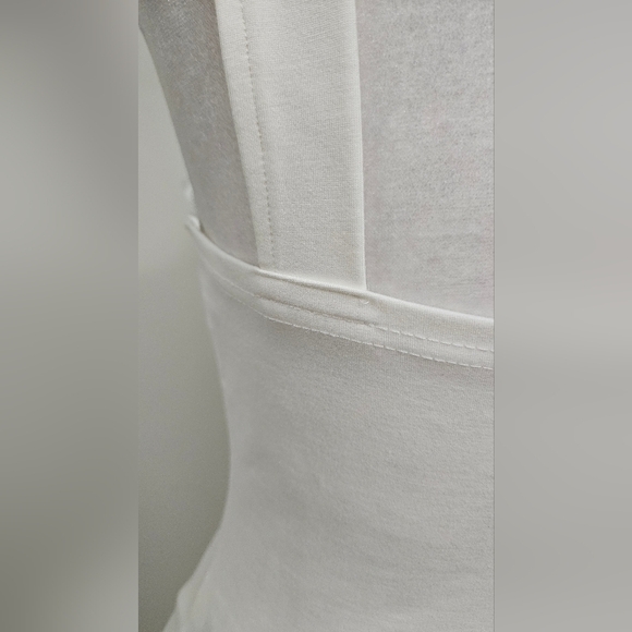 CLOUD Ten White Notched Cropped Bustier Tank Top. Size Small - Picture 15 of 16